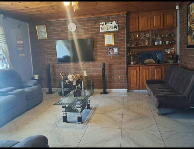 4 BEDROOM HOUSE FOR SALE IN ESCOMBE